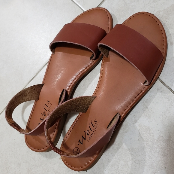 Wells Comfort man-made leather sandals - Picture 2 of 3